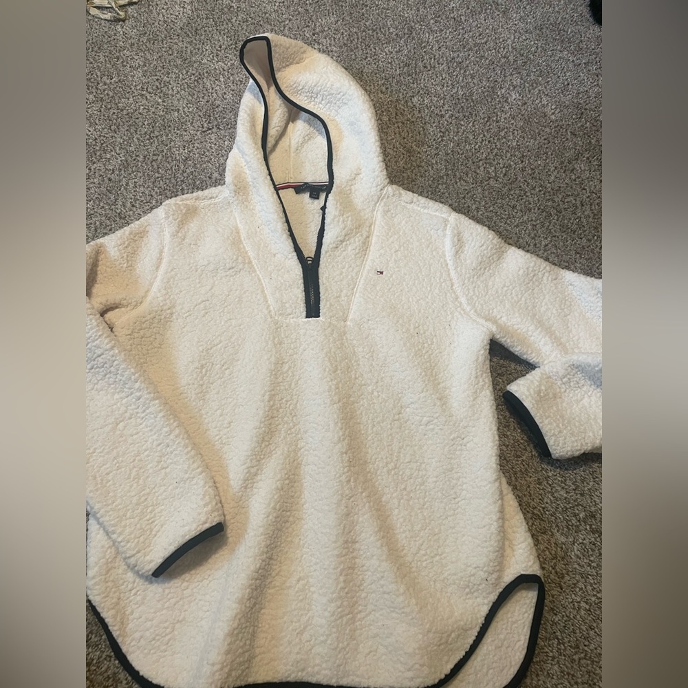 Tommy Hilfiger quarter Zip! Longer length